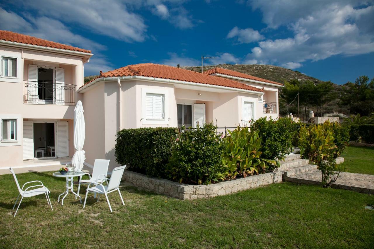 Cavaliere Houses Lixouri Bagian luar foto