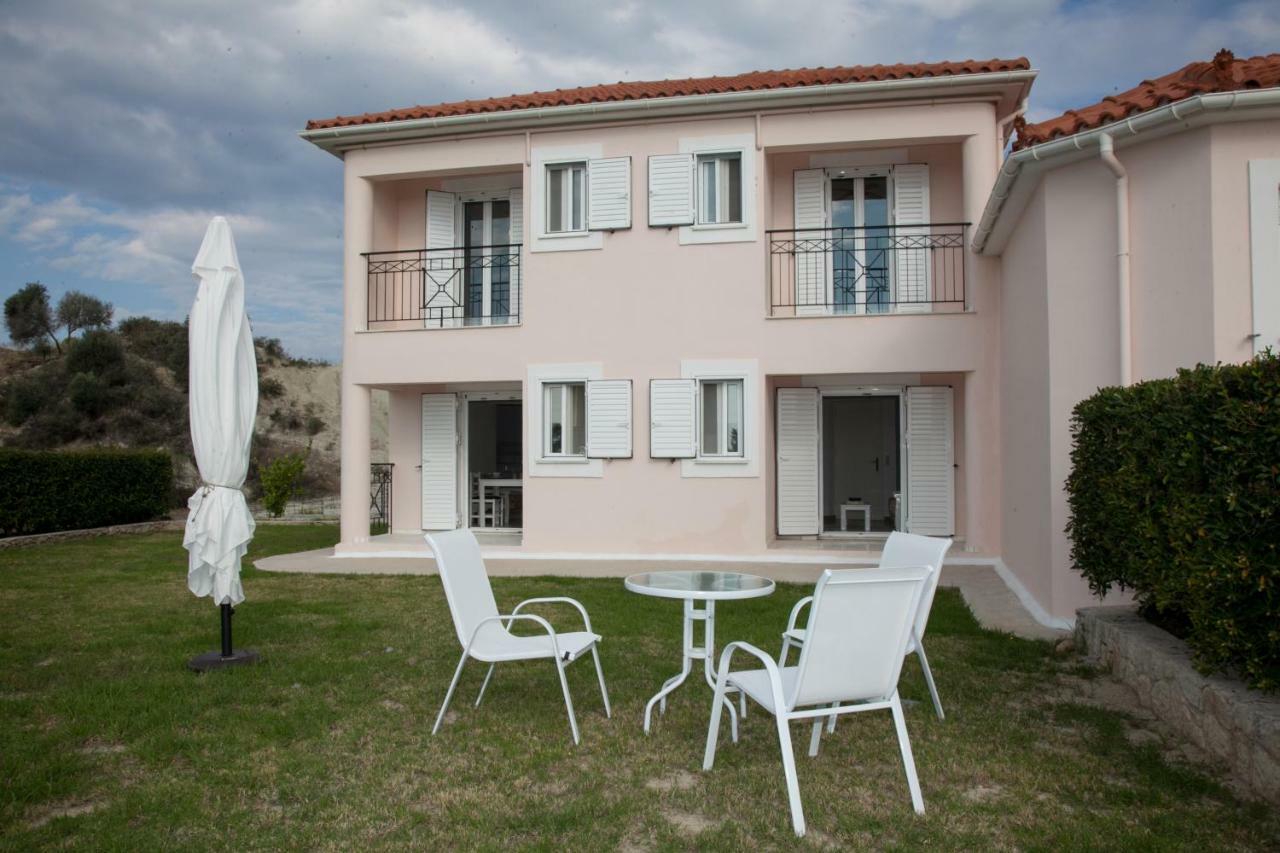 Cavaliere Houses Lixouri Bagian luar foto