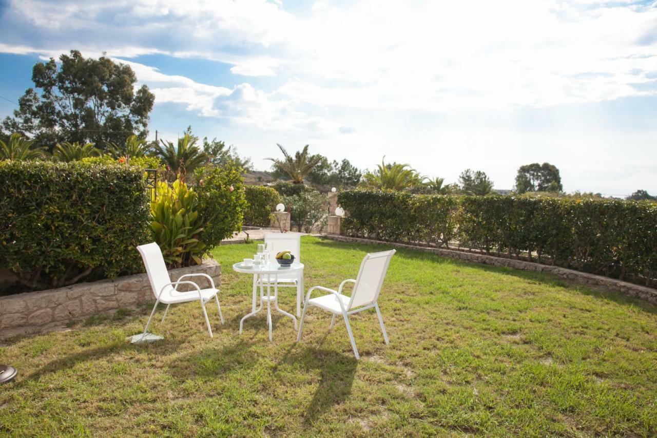 Cavaliere Houses Lixouri Bagian luar foto