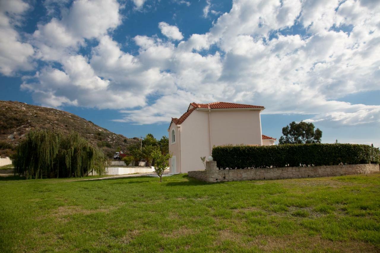 Cavaliere Houses Lixouri Bagian luar foto