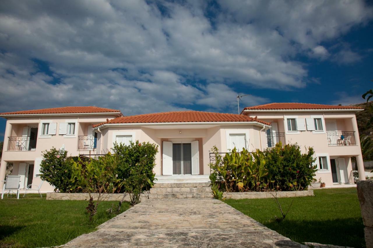 Cavaliere Houses Lixouri Bagian luar foto