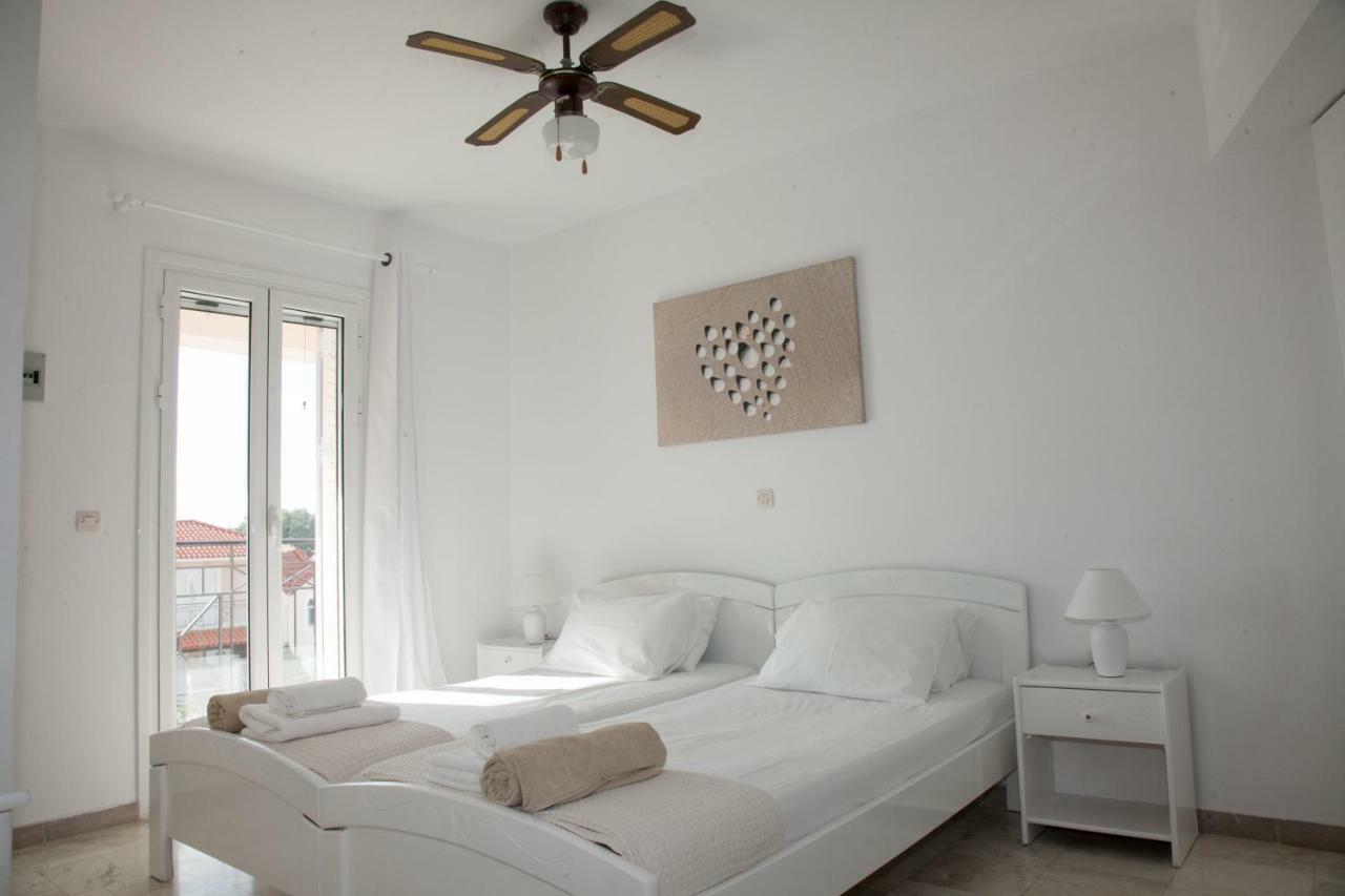 Cavaliere Houses Lixouri Bagian luar foto