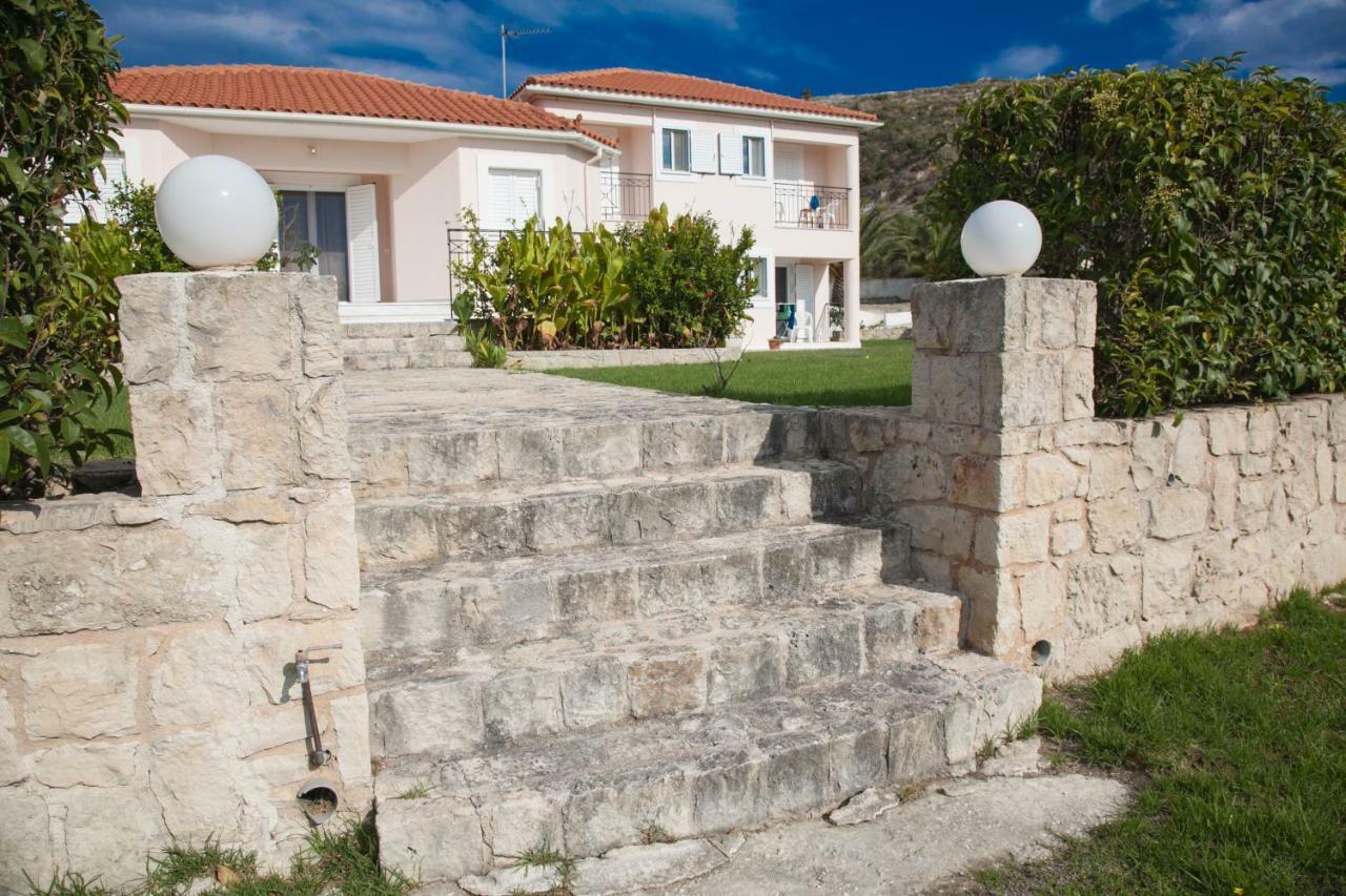 Cavaliere Houses Lixouri Bagian luar foto