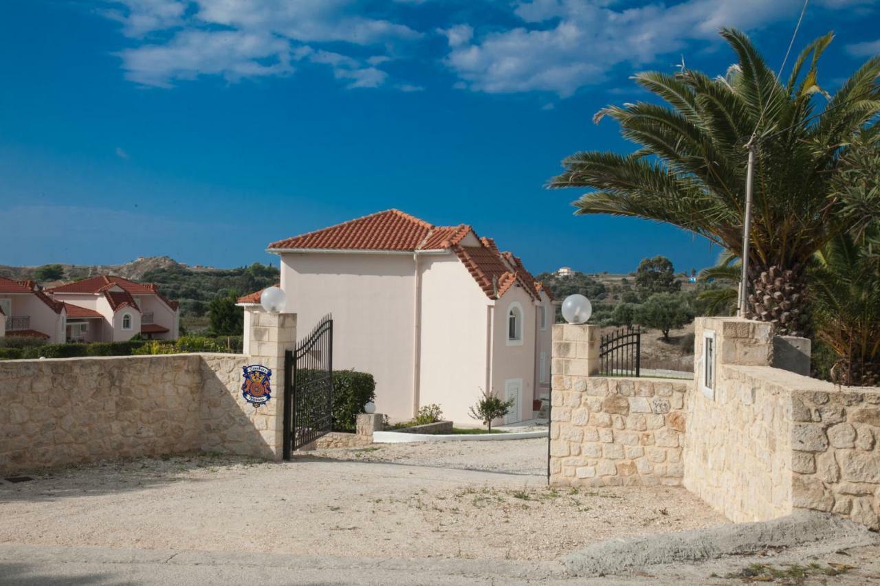 Cavaliere Houses Lixouri Bagian luar foto