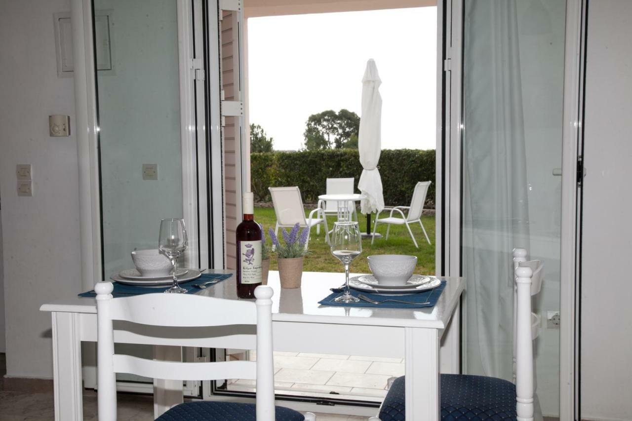 Cavaliere Houses Lixouri Bagian luar foto
