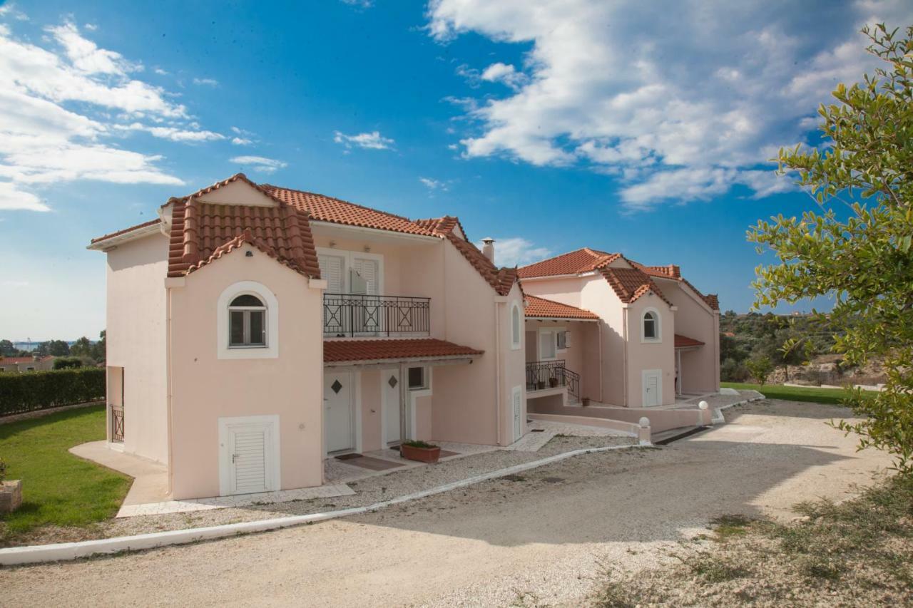 Cavaliere Houses Lixouri Bagian luar foto