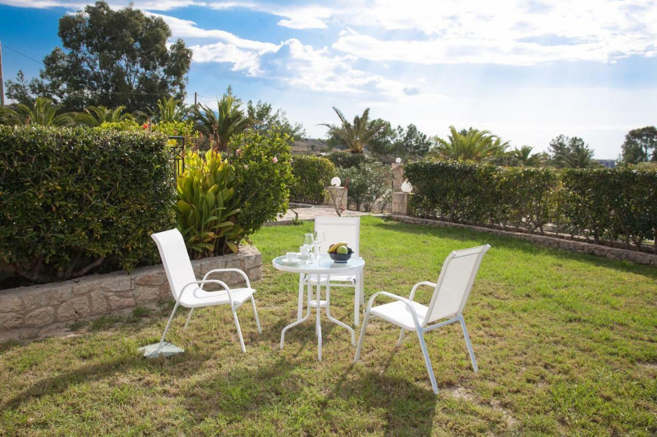 Cavaliere Houses Lixouri Bagian luar foto